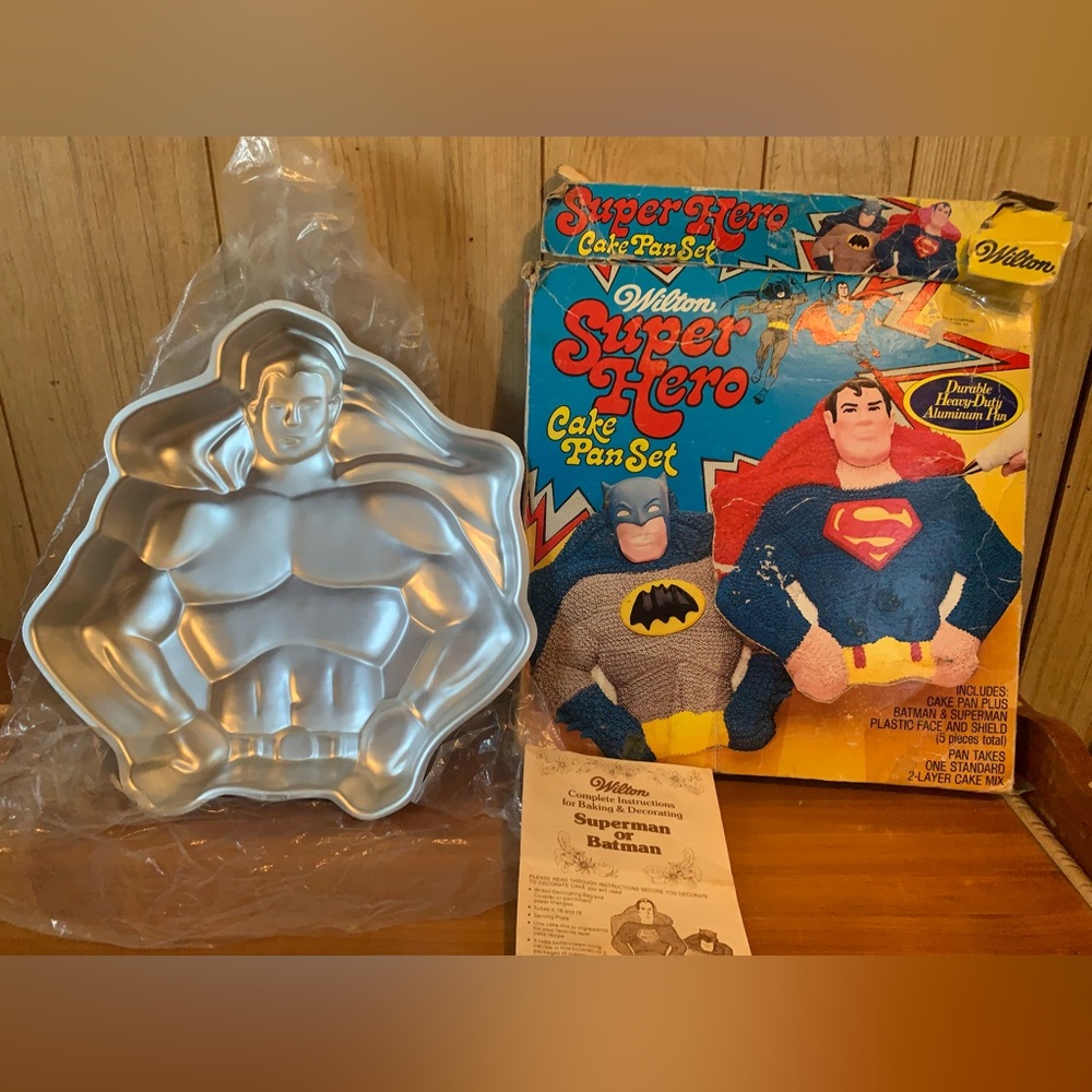 1977 Wilton DC comics Batman/Superman cake pan set. Rare
